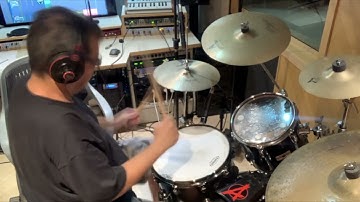 Drum Cover - Gonna Make You Sweat - Every Body Dance Now - Baterista Fábio Barreto