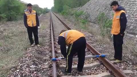 How to use a Digital Track Gauge