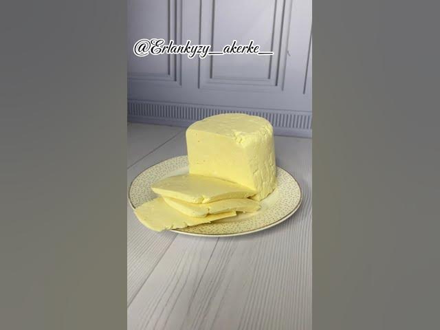 Ұлы анасына тәтті ірімшік жеуге келді. Ұлы анасына тәтті ірімшік жеуге келді.