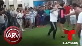 Pelea de dos mujeres convierte un patio residencial en campo de batalla | Al Rojo Vivo | Telemundo