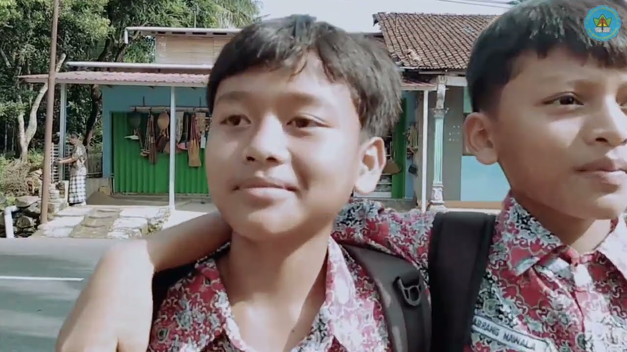 SI SABRANG DAN SI BOLANG YANG PEDULI SAMPAH | SMP NEGERI 3 RANDUDONGKAL