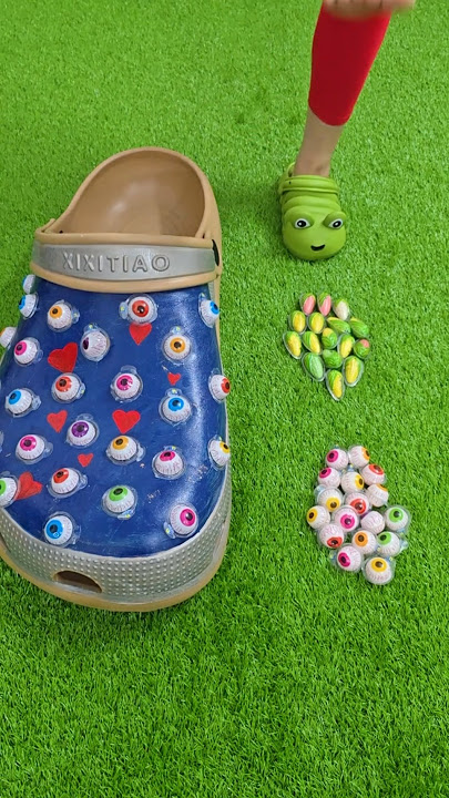 Super cool giant slippers 🦶🦶 Corn socks 🌽🌽 #love #trending #slippers