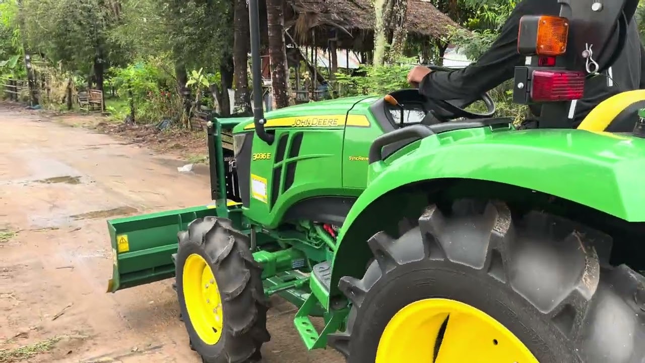 ขอขอบคุณ พ่อวุฒิชัย ซื้อรถแทรกเตอร์จอห์นเดียร์ รุ่น 3036E 36 แรงม้า สนใจสอบถามได้นะคะ