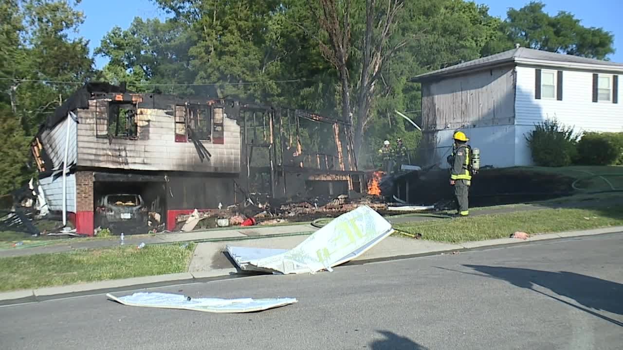 Neighbor saves residents from massive fire that destroyed home - YouTube