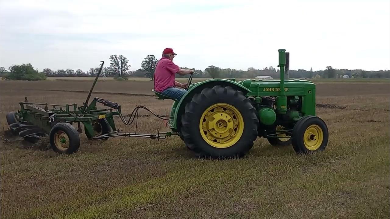 John Deere D plowing at Northland threshing bee MN YouTube