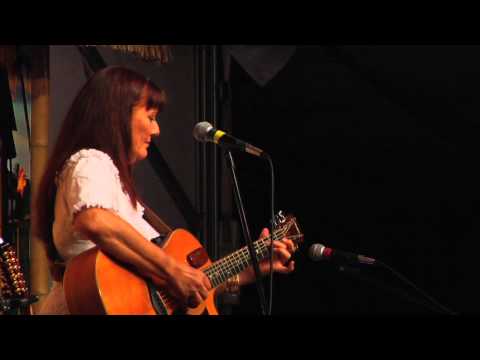 "Hiilawe/Waterfall medley" @SlackKeyShow Owana Salazar Hawaiian Slack Key Guitarist