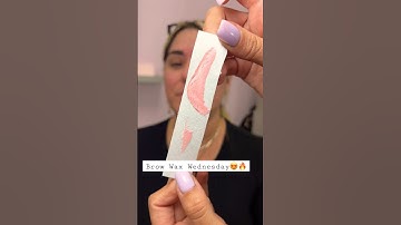 Brow waxing is my cardio🔥😍 #browwax #esthetician #browartist #browshaping #eyebrows #eyebrow #wax