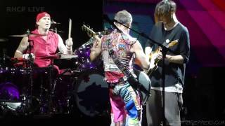 Miniatura de vídeo de "Red Hot Chili Peppers - Parallel Universe - Philadelphia 2017 [Multi-Cam] (SBD audio)"