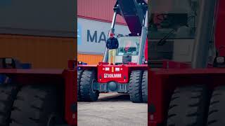 “Mastering the Reach Stacker: A Guide to Efficient Container Handling” #shorts #containerterminal