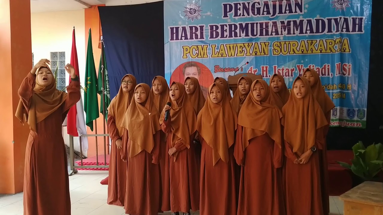 Mars SANG SURYA, dibawakan siswi SMP MUHAMMADIYAH 5 SURAKARTA