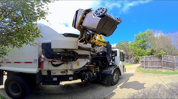 Garbage Truck in 3D VR