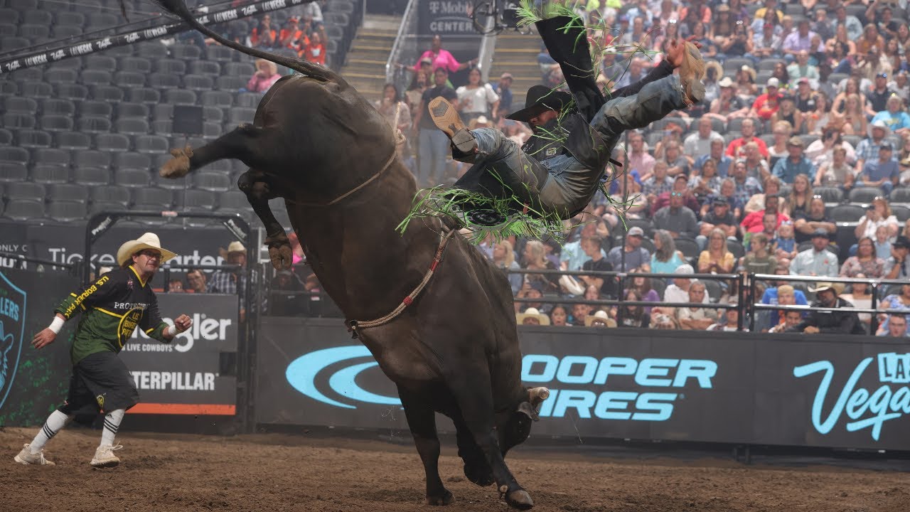 Men jumping over a charging bull - Recortadores