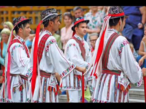 OLTENESCUL III ( Cimpoi playing ) Romanian Folk Dance - YouTube