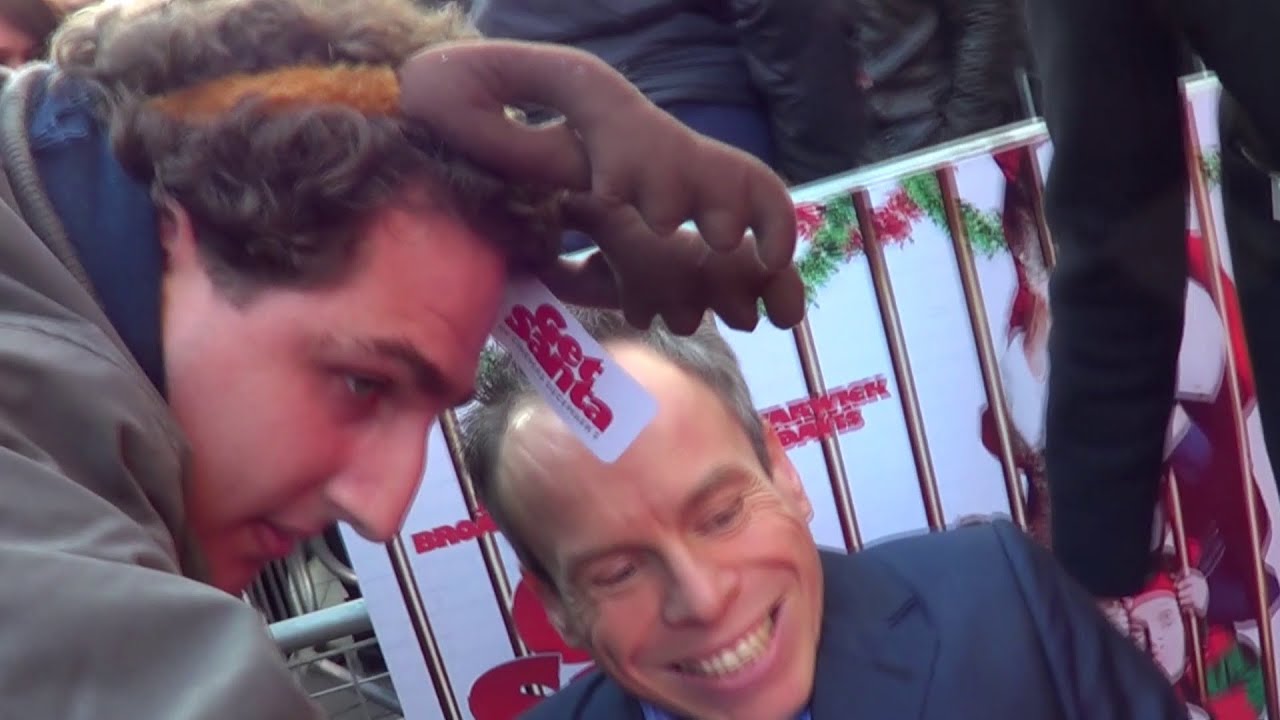 WARWICK DAVIS signs Willow DVD for Charity (& Gervais Frog photo) @ Get