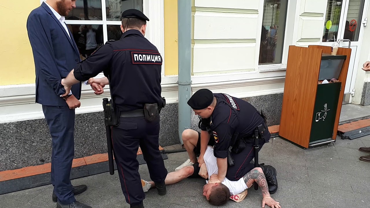 Охранник задержал воровку туалетной бумаги и наказал как следует