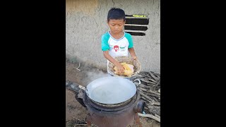 Beautiful countryside life of Little chef Heng , Boiled chicken leg for diner