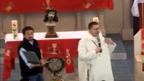 Padre se revela y dice la verdad de la iglesia católica en plena misa MinPaur