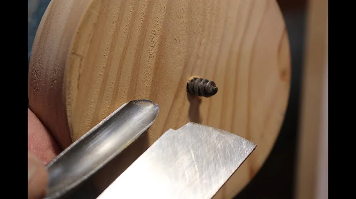 Richard Raffan makes a screw chuck in real time.
