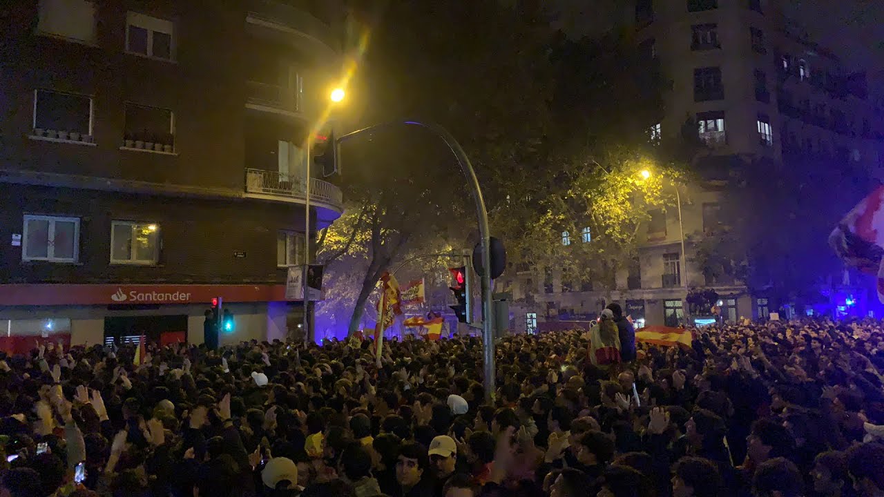 Comienzan los disturbios en Ferraz - YouTube