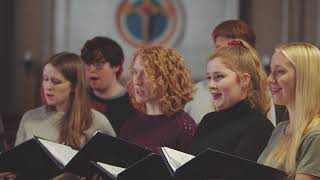 Kerensa Briggs: Media Vita - The Choir of Pembroke College, Cambridge and Anna Lapwood