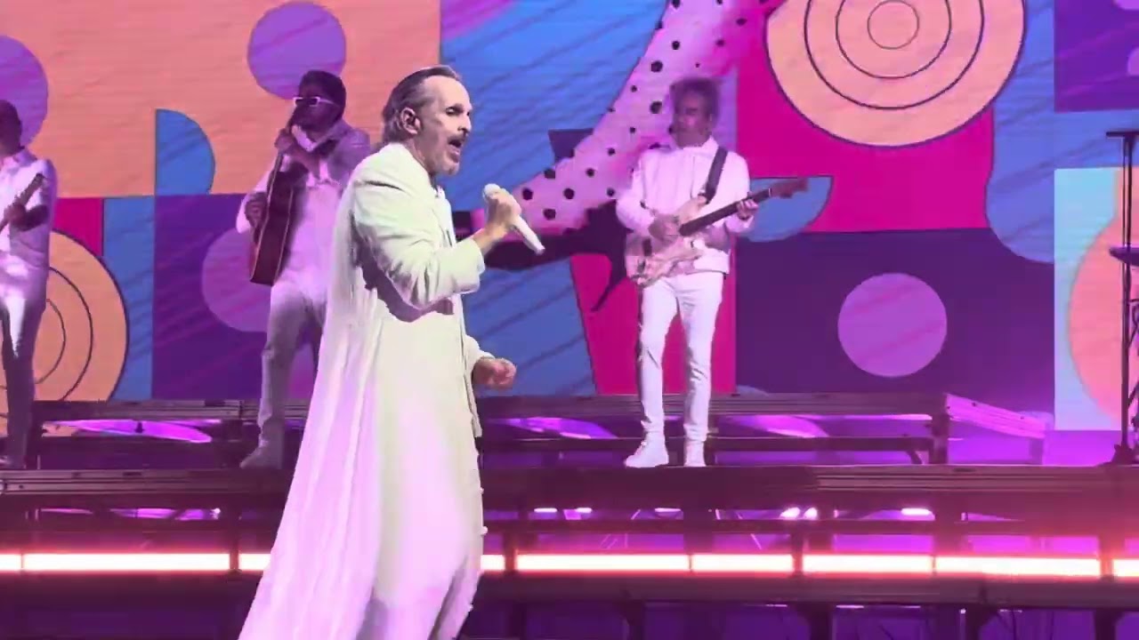 Miguel Bosé  en concierto Nena