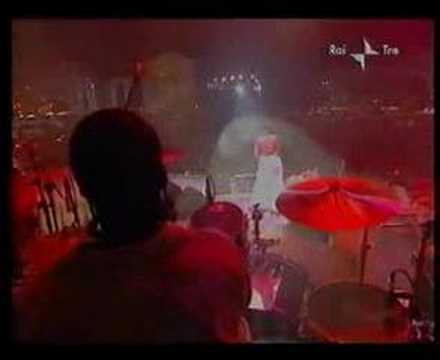 06. Kiss me on my Neck - Erykah Badu Live in Rome