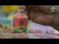 Veja como são feitas as famosas garrafinhas de areia colorida de Fortaleza