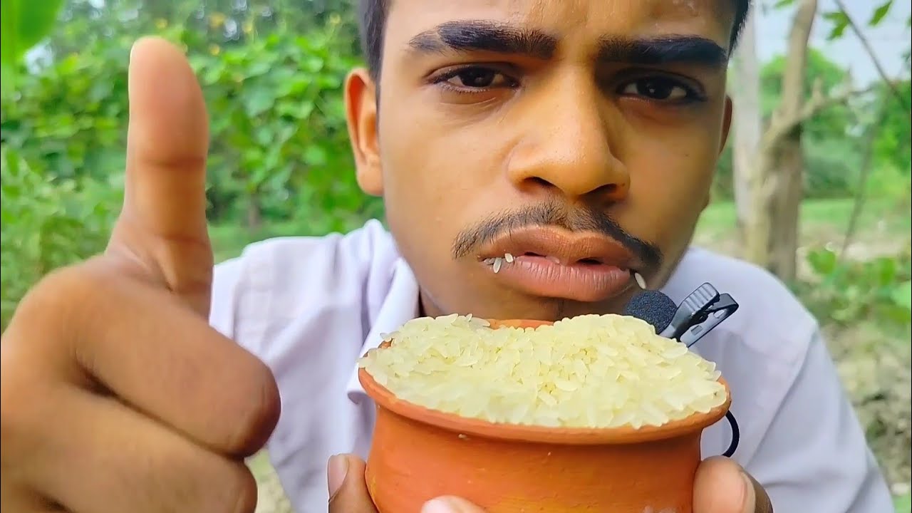 Eating Raw rice raw rice eating - YouTube