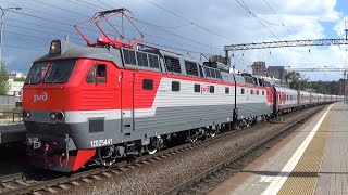 Чистый и изящный электровоз ЧС7-272 с поездом №104 (Москва - Ярославль) отправляется с Ярославского Чистый и изящный электровоз ЧС7-272 с поездом №104 (Москва - Ярославль) отправляется с Ярославского