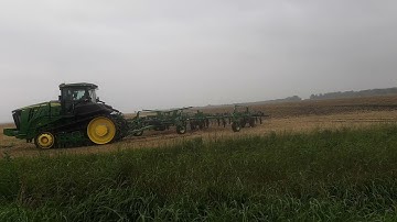 John Deere 9R with Chisel Plow Works Rye Stubble