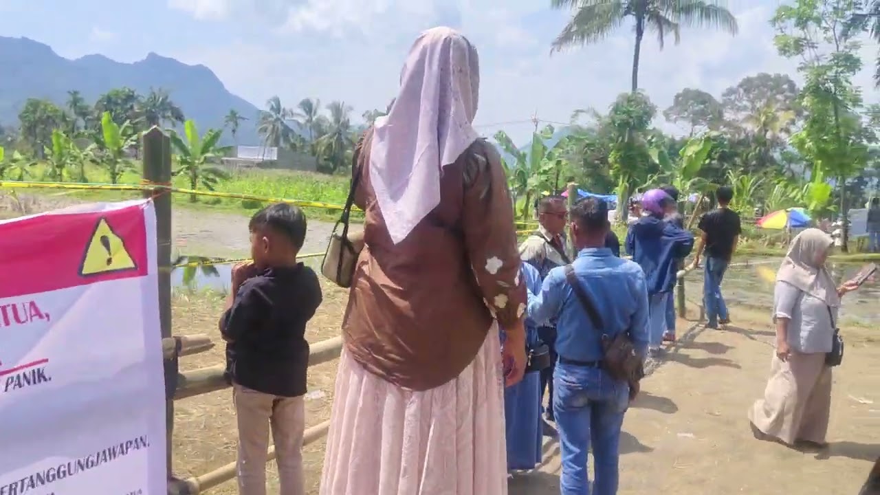 ,, SINKHOLE,, air terjernih di dunia,,pengunjung dari dalam dan luar kota