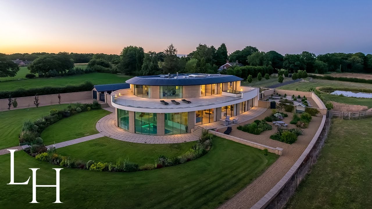 ⁣Inside a £6,000,000 Architecturally Outstanding Modern home in Cheshire, UK (16 Acres, Spa, Pool).