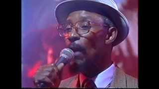 LINTON KWESI JOHNSON  " Mi Revalueshanary Fren" LIVE TV 1996