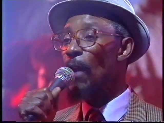 LINTON KWESI JOHNSON  " Mi Revalueshanary Fren" LIVE TV 1996