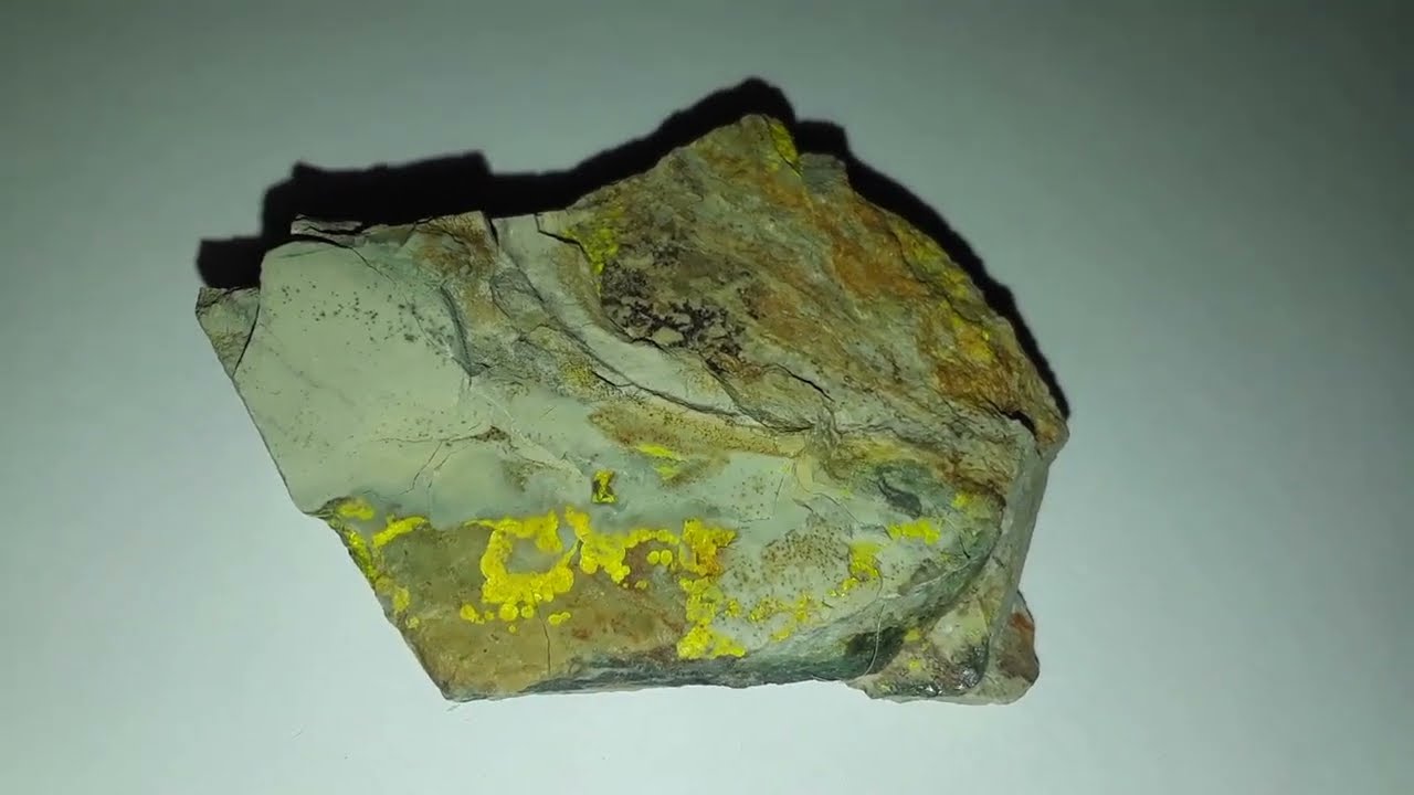 Haynesite with Larisaite