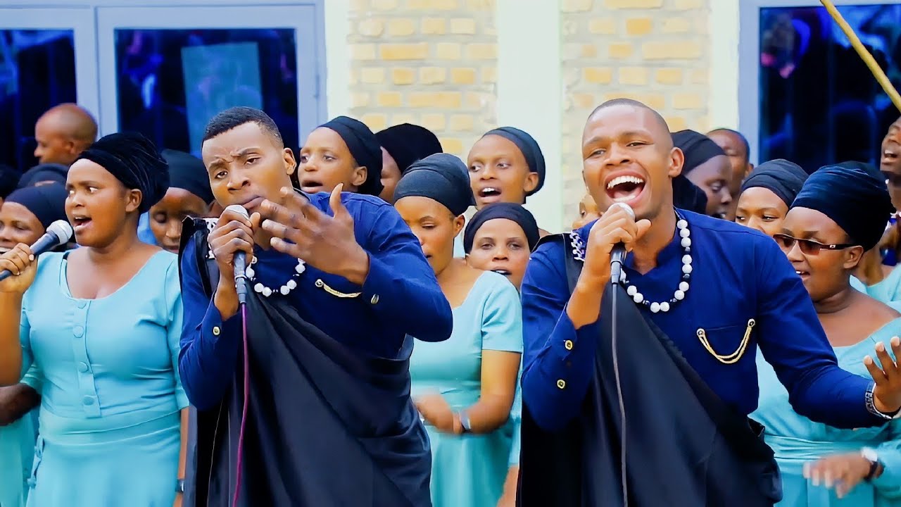 Mbega Kubyinira Imana ukuntu Ari byiza! Future hope choir muruhango ...