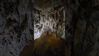 Grotte di Borgio Verezzi. Печери у Борджіо-Верецці.