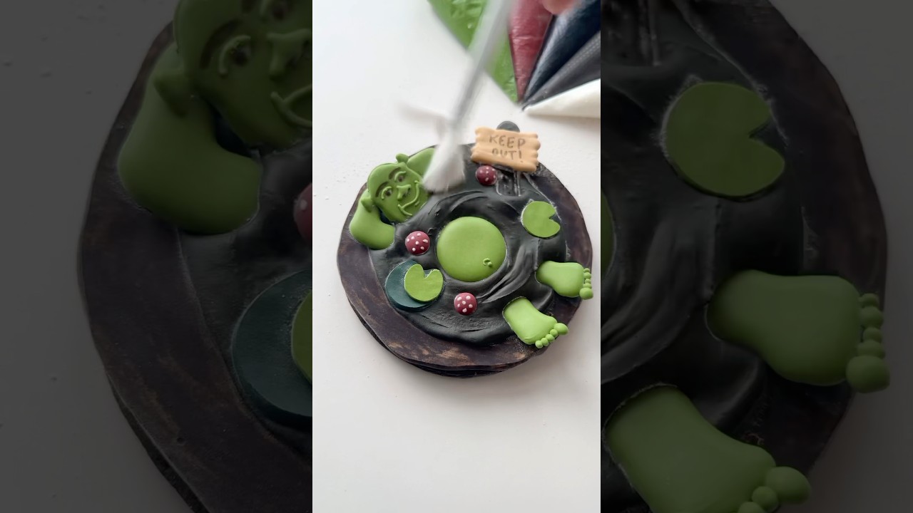 Shrek cookie💚🤎 royal icing 101 linked in my bio #cookiedecorating #oddlysatisfying #asmr