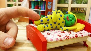 Green Baby - Episode 141 - Can&#39;t Wake Up - Stop Motion Cartoon For Kids 💚 Green Baby