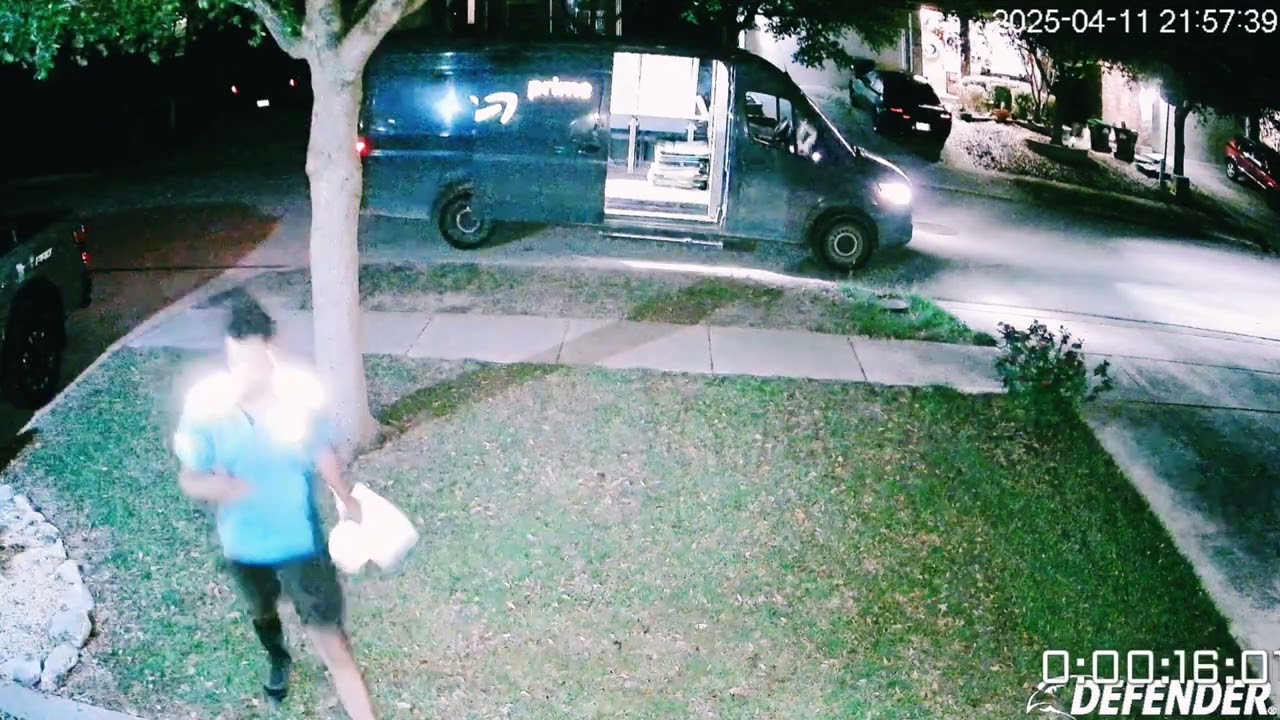 Amazon Driver got scared at my House 🤪 I Don't Know Why???