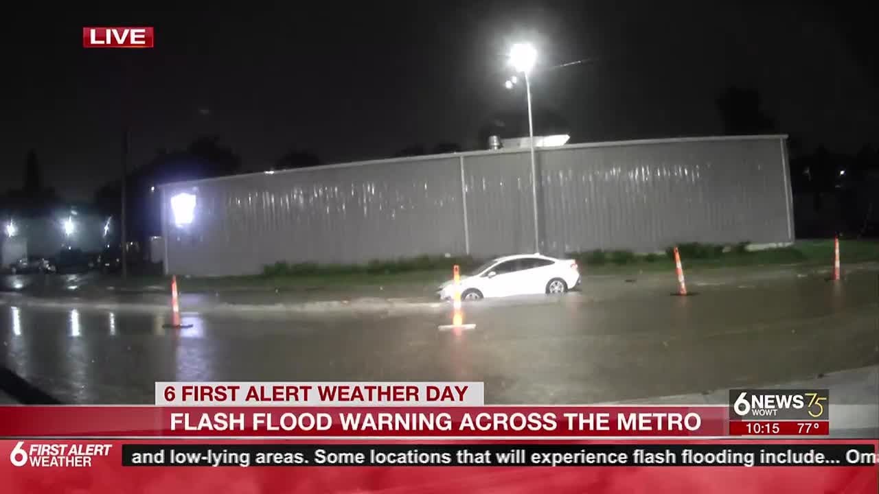 Heavy rainfall causes flash flooding in Omaha - YouTube