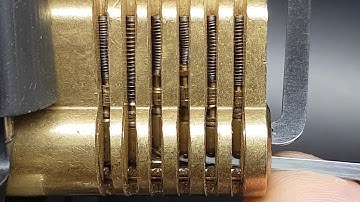 😯 CLOSE-UP - Picking rattlesnake pins in a training lock!