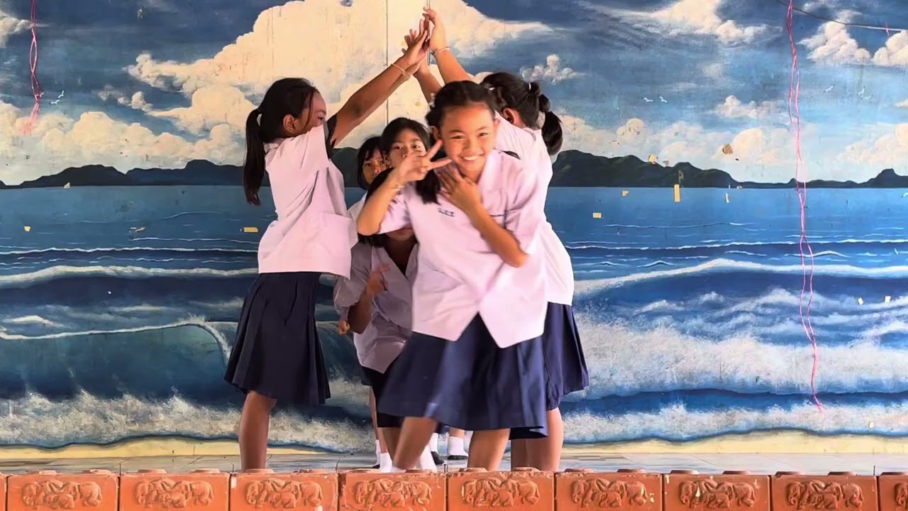 ผู้สาวนุ่งซิ่น