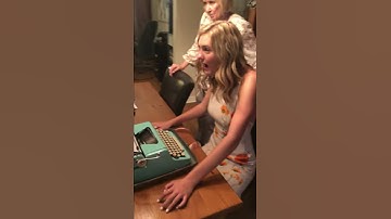 Royal Typewriter Quite DeLuxe