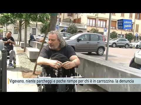 Video Vigevano, pochi parcheggi e troppe rampe per chi è in carrozzina: la denuncia