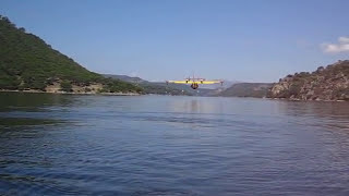 Pasada de un Canadair en el Embalse de San Juan