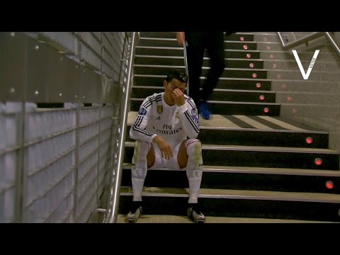 Wideo: Cristiano Ronaldo Odwiedza Rodziców W Szkole