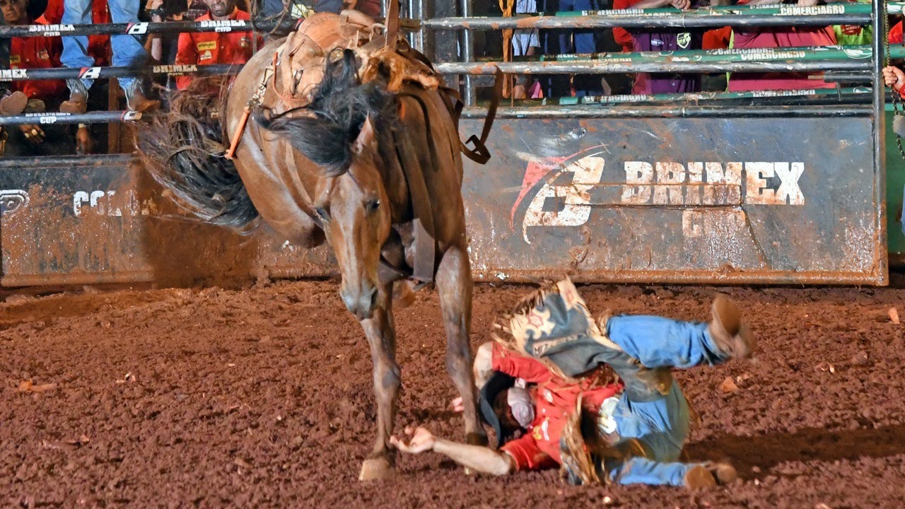 (Os PIORES TOMBOS em CAVALOS) - Rodeio de Colorado 2022 