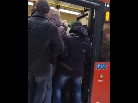 Когда утром забитый автобус. - YouTube