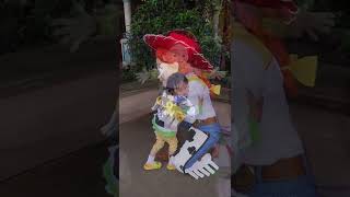 Disneyland Character Meet & Greets Gwen Hugs Jessie